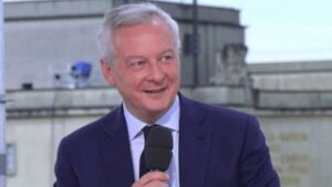 Bruno Le Maire réfute les rumeurs d'un départ en Suisse et envisage un retour à l’enseignement