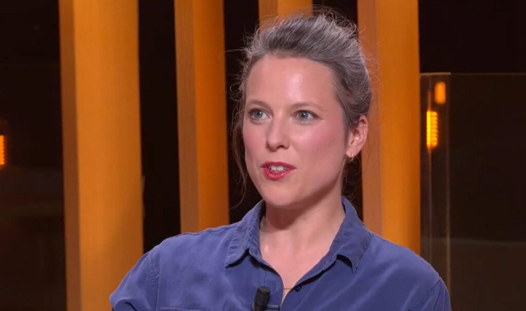 lucie-castets-en-2022-sur-le-plateau-de-c-ce-soir-capture-d-ecran-france-5-1721754810