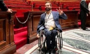 Le député Sébastien Peytavie dénonce l'inaccessibilité de l'Assemblée nationale