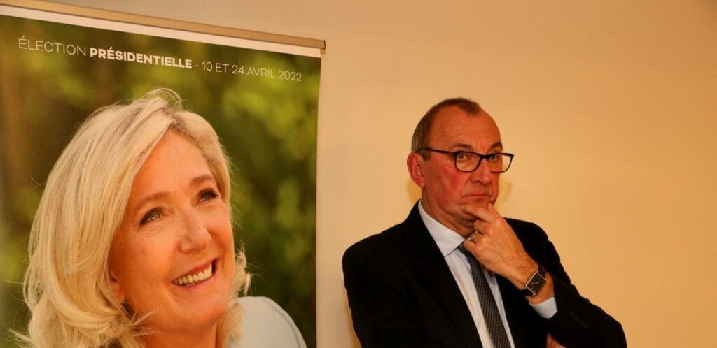 Le directeur général du Rassemblement national démissionne après l'échec du « plan Matignon »