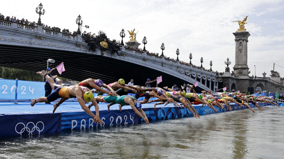 Triathlon des JO de Paris : les athlètes ont finalement pu plonger dans la Seine