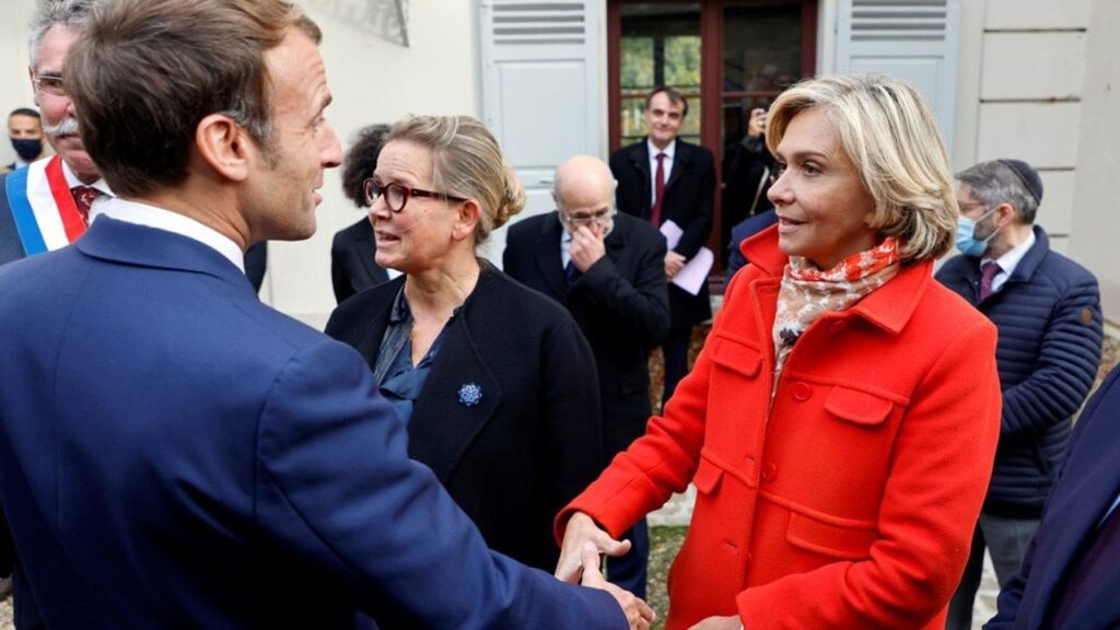 FILE PHOTO: French President Emmanuel Macron greets Paris&rsquo; Ile de France president and candidate to the French right-wing Les Republicains primary election Valerie Pecresse at the Emile Zola house in Medan