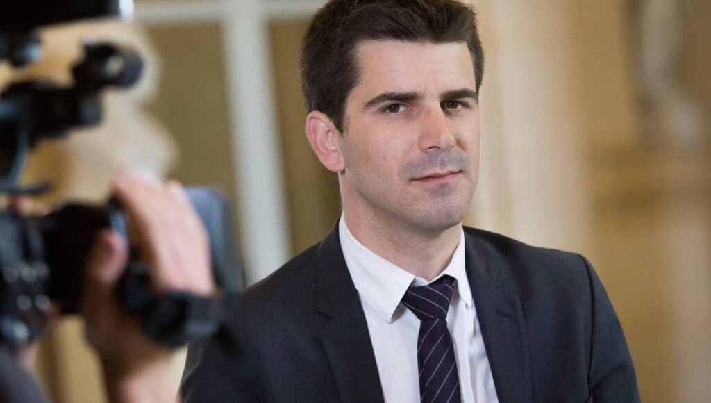 1200x680_maxnewsworldthree491174