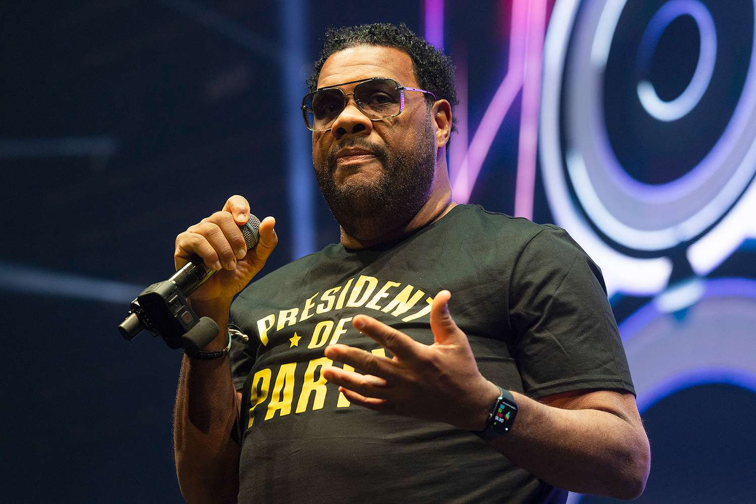 Fatman Scoop, icône du rap, s’effondre sur scène et meurt à 53 ans