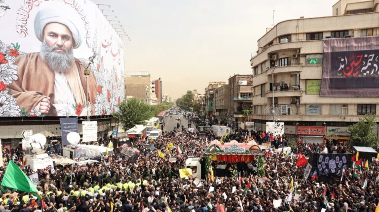 « Les Français de passage qui se trouveraient encore en Iran sont invités à en partir au plus tôt », exhorte le Quai d’Orsay