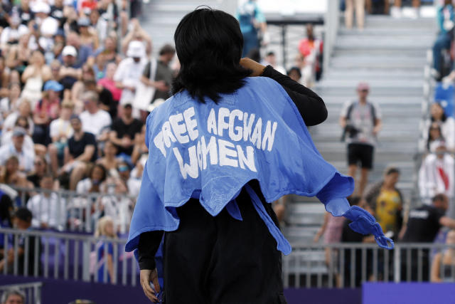 « Liberté pour les femmes afghanes » : le message de la réfugiée Manizha Talash en plein battle de breakdance aux JO