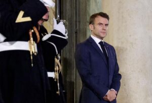 Macron condamne fermement l'Iran et mobilise les forces françaises au Moyen-Orient