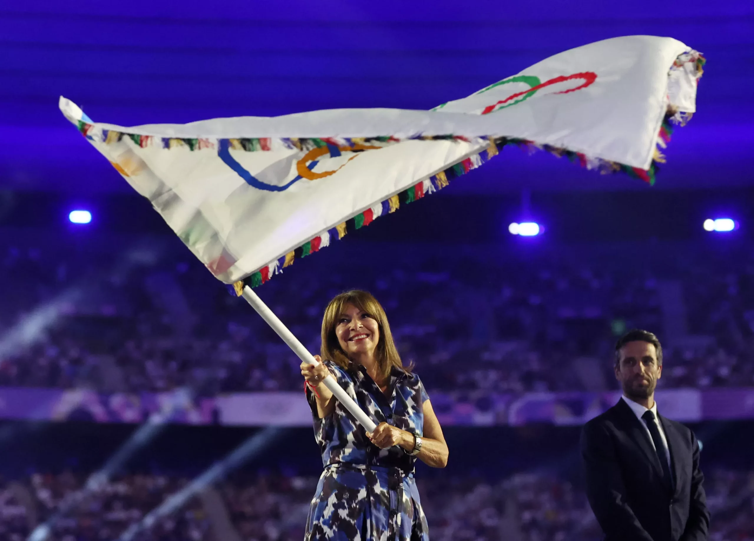 JO 2024 : la maire de Paris passe le flambeau à celle de Los Angeles