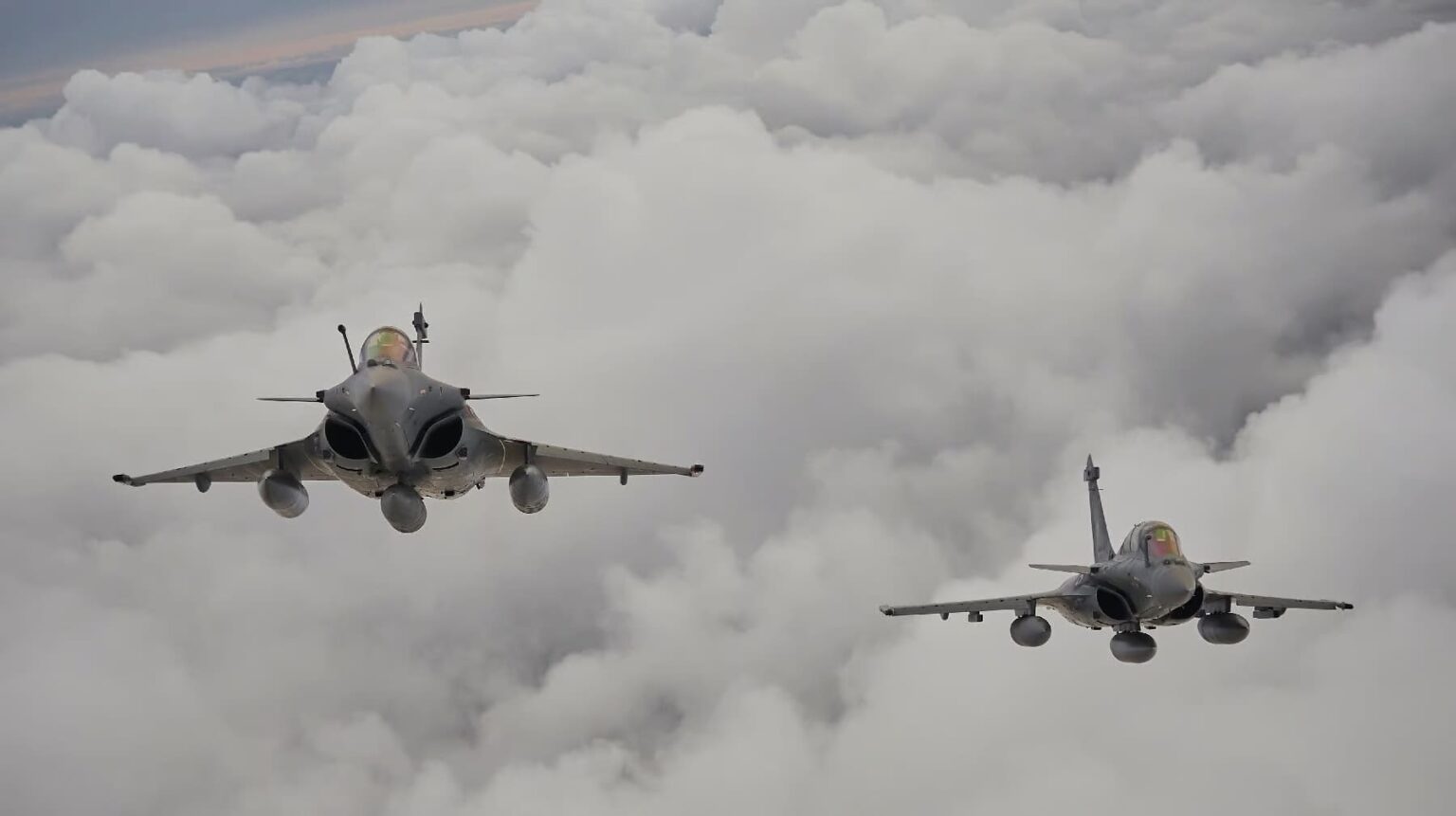 Sébastien Lecornu annonce l’ouverture d’enquêtes après la collision de deux Rafale en Meurthe-et-Moselle IMG_4096