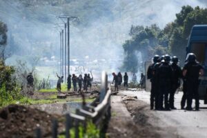 NOUVELLE-CALEDONIE – AFFRONTEMENTS ENTRE EMEUTIERS ET FORCES DE L&rsquo;ORDRE A POYA