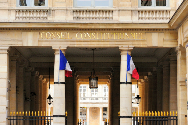 Choix du Premier ministre : les constitutionnalistes partagés sur la gestion d’Emmanuel Macron