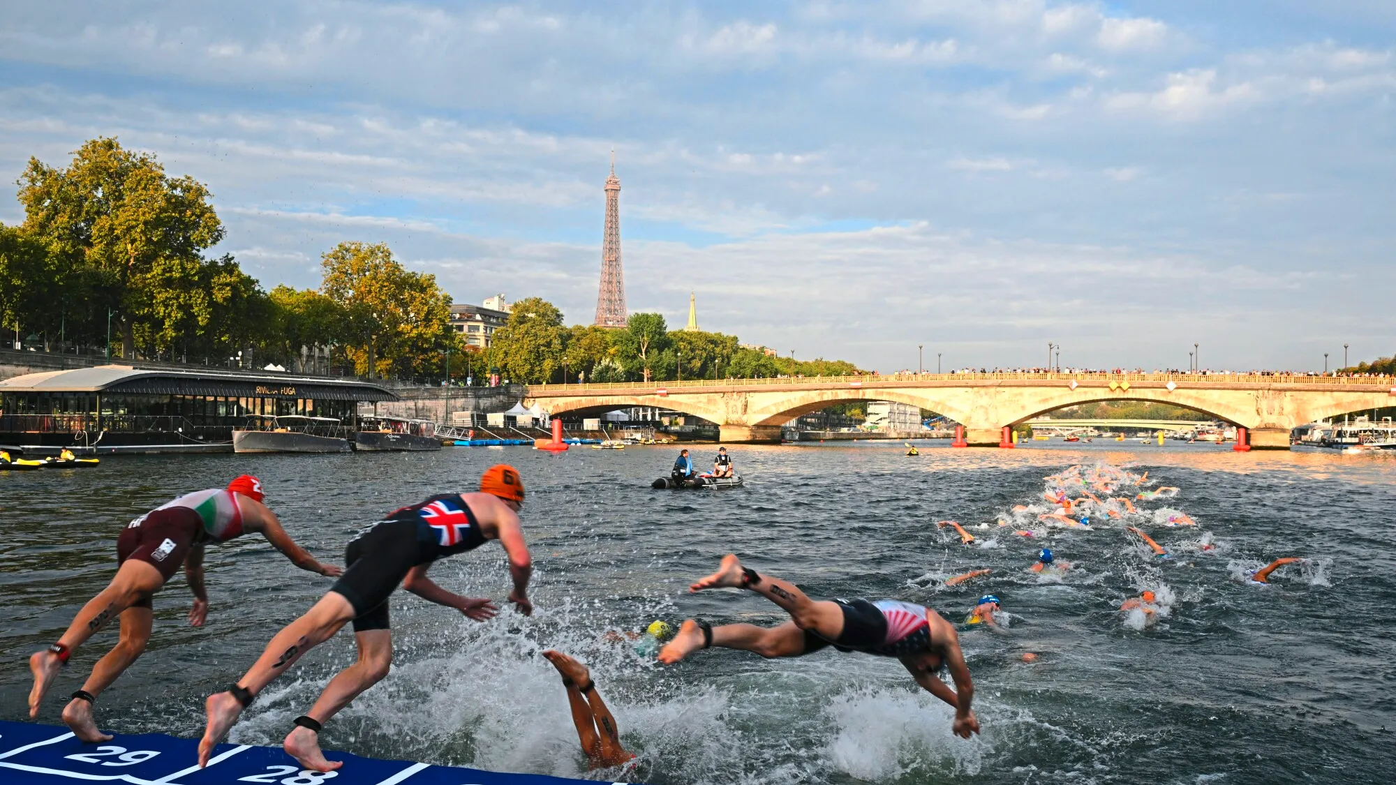 JO 2024 : polémique sur la qualité de l’eau de la Seine après des malaises chez plusieurs nageurs