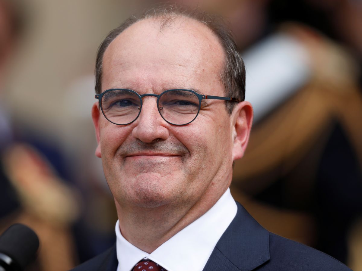 Jean Castex, le PDG de la RATP, aiguille les usagers du métro à la station Porte de Saint-Cloud