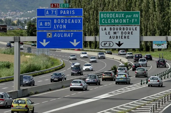 Série d’agressions homophobes sur l’A75 : cinq jeunes en attente de procès