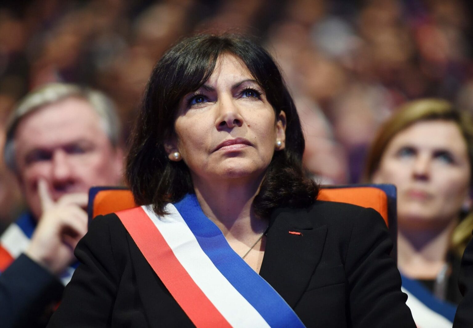 Anne Hidalgo maintient vouloir garder les anneaux olympiques sur la tour Eiffel jusqu'en 2028