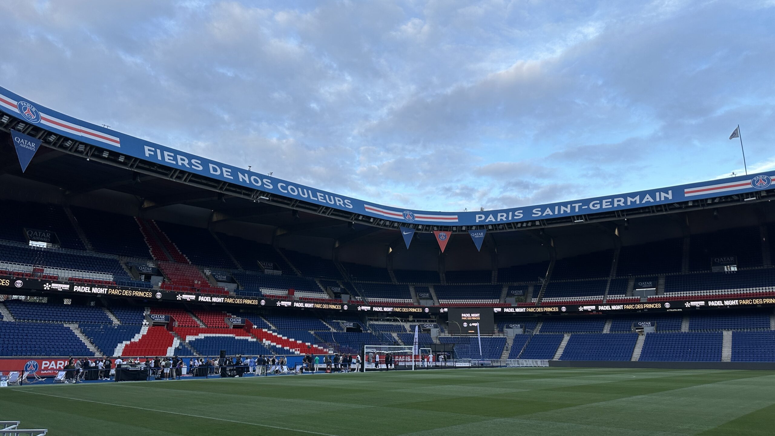 Le Parc des princes transformé en terrain de padel : plongée dans les coulisses