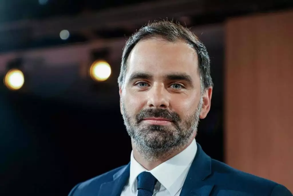 Laurent Saint-Martin face aux défis budgétaires : Moody's abaisse la perspective de la France à "négative"