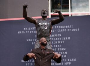 La statue de Dwyane Wade fait polémique : "qui est ce gars ?"