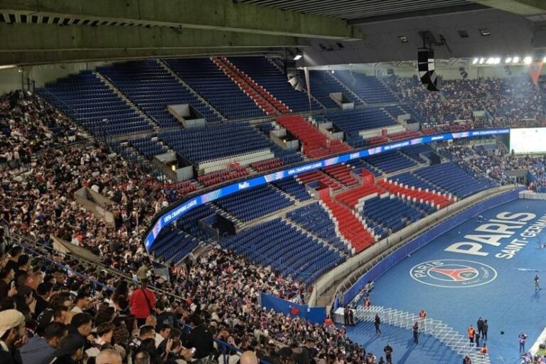 PSG : la tribune Auteuil partiellement fermée après des chants homophobes contre l&rsquo;OM