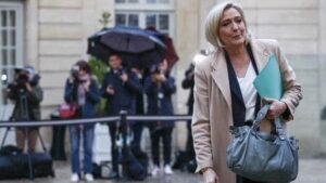 "En l’état, ce sera la censure": Marine Le Pen se dit déçue de son échange avec le Premier ministre
