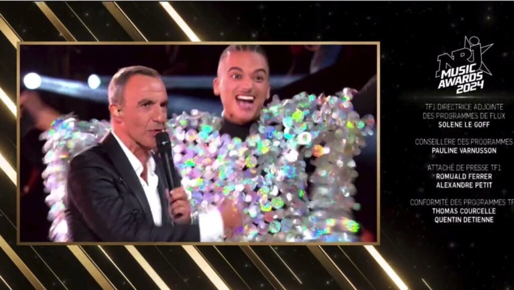 NRJ Music Awards : un spectateur fou s'incruste en direct et crie sur Nikos Aliagas pendant la clôture de l'émission