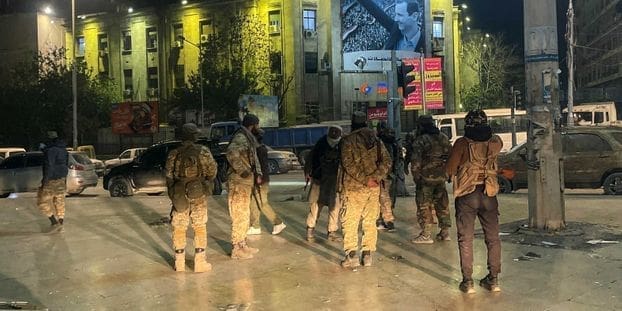 Syrie : les jihadistes et rebelles prennent pied à Alep après une offensive éclair