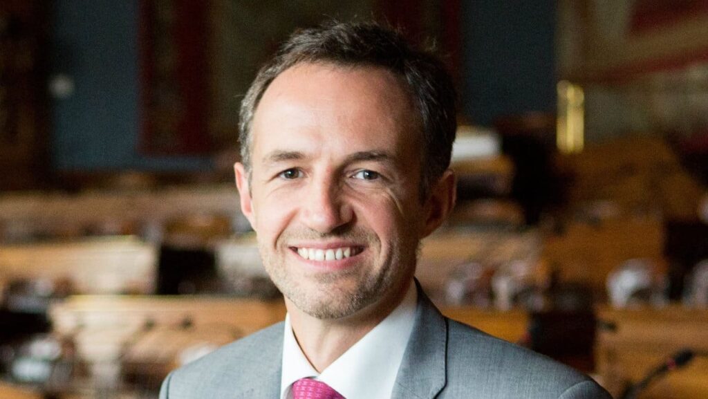 Paris 2026 : Emmanuel Grégoire veut rassembler la gauche, mais exclut LFI