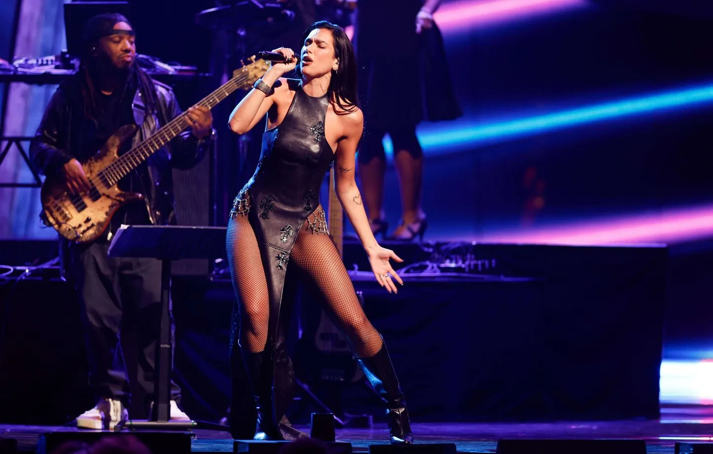 Dua Lipa annule son concert en Indonésie pour raisons de sécurité