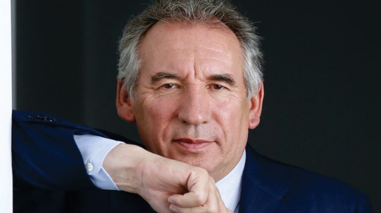 Un vol à 12 000 euros pour approuver une aide de 25 000 euros : François Bayrou dans la tourmente — photo