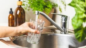 SCANDALE SANITAIRE: l'eau du robinet contaminée aux pesticides: 17 millions de Français touchés