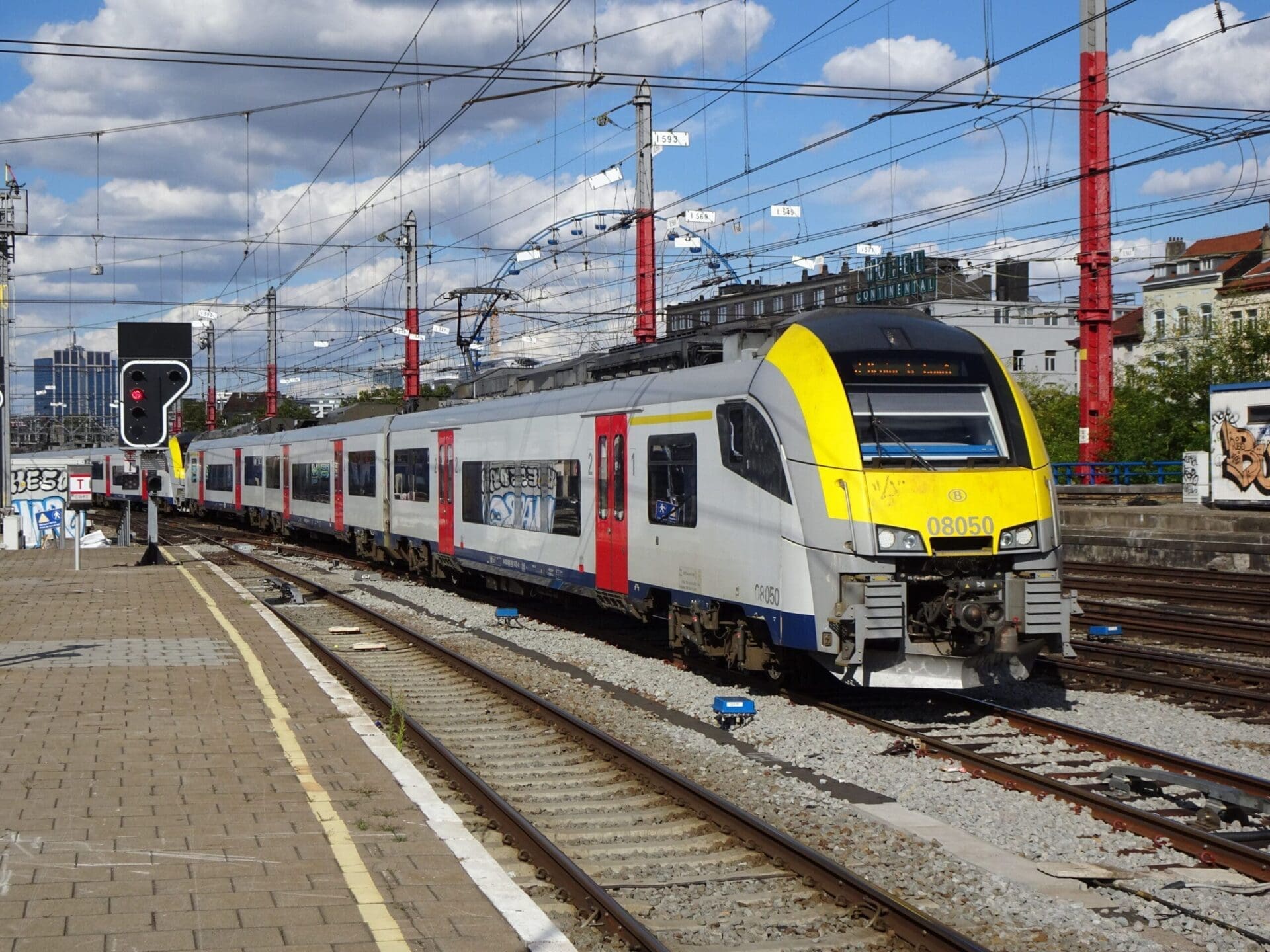 INSOLITE : Un voyageur porte plainte contre un contrôleur qui lui a dit "bonjour" en français alors que le train se trouvait… En Flandre