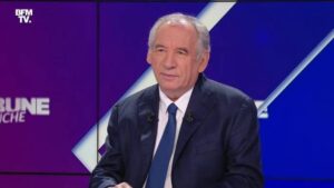 François Bayrou propose de réunir demain les forces politiques, mais sans le RN ni LFI