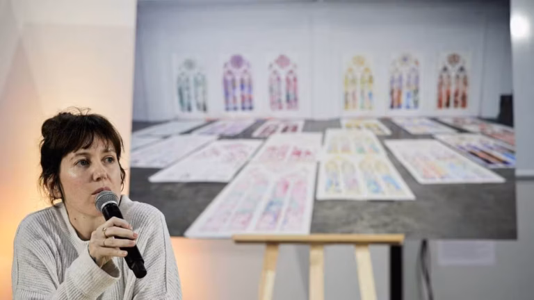 Claire Tabouret réalisera les vitraux contemporains de Notre-Dame de Paris