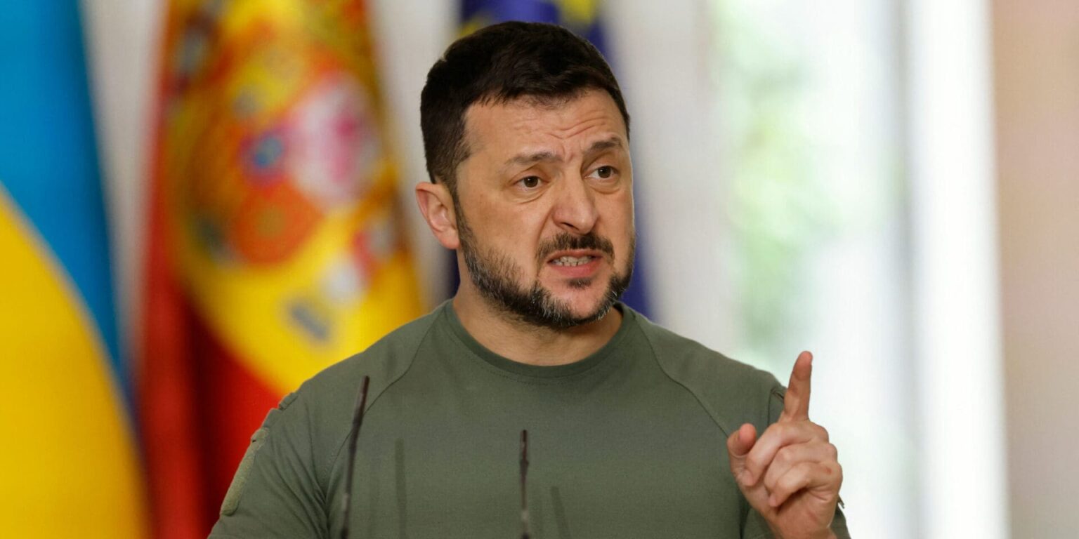 Ukraine-Volodymyr-Zelensky-appelle-a-contraindre-par-tous-les-moyens-la-Russie-a-la-paix-scaled