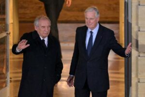 Changement de cap à Matignon : Bayrou succède à Barnier