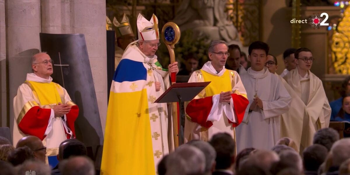 Habits liturgiques de Notre-Dame : «Des tenues de carnaval faites par un styliste ringard et dépassé!» Max Guazzini s’emporte contre Jean-Charles de Castelbajac