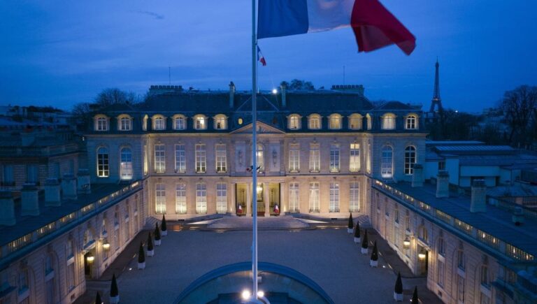 Tirs de mortier en direction de l’Élysée. Le quartier des Champs-Élysées bouclé