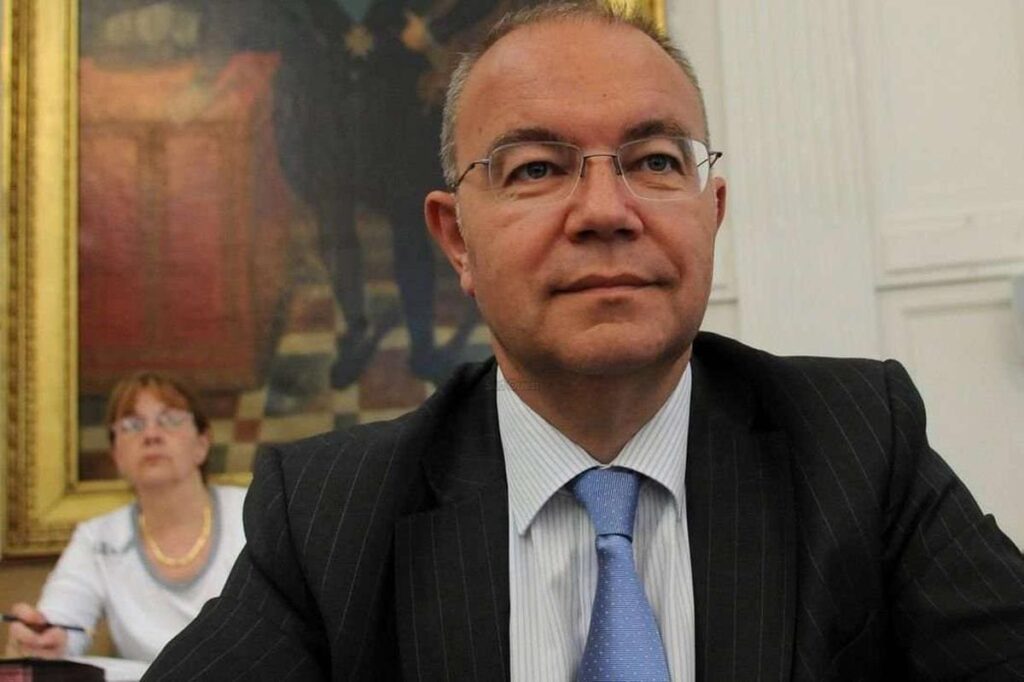 so-57eb8f9f66a4bd7760bf5ad8-ph0