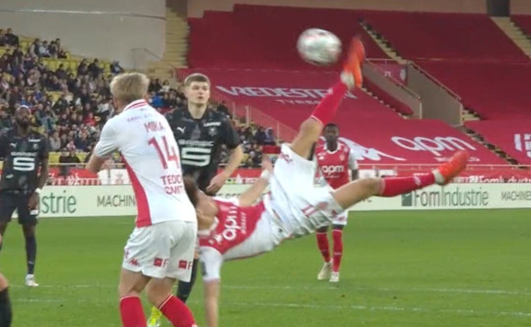 Regardez le but acrobatique sensationnel de Maghnes Akliouche pour l'AS Monaco