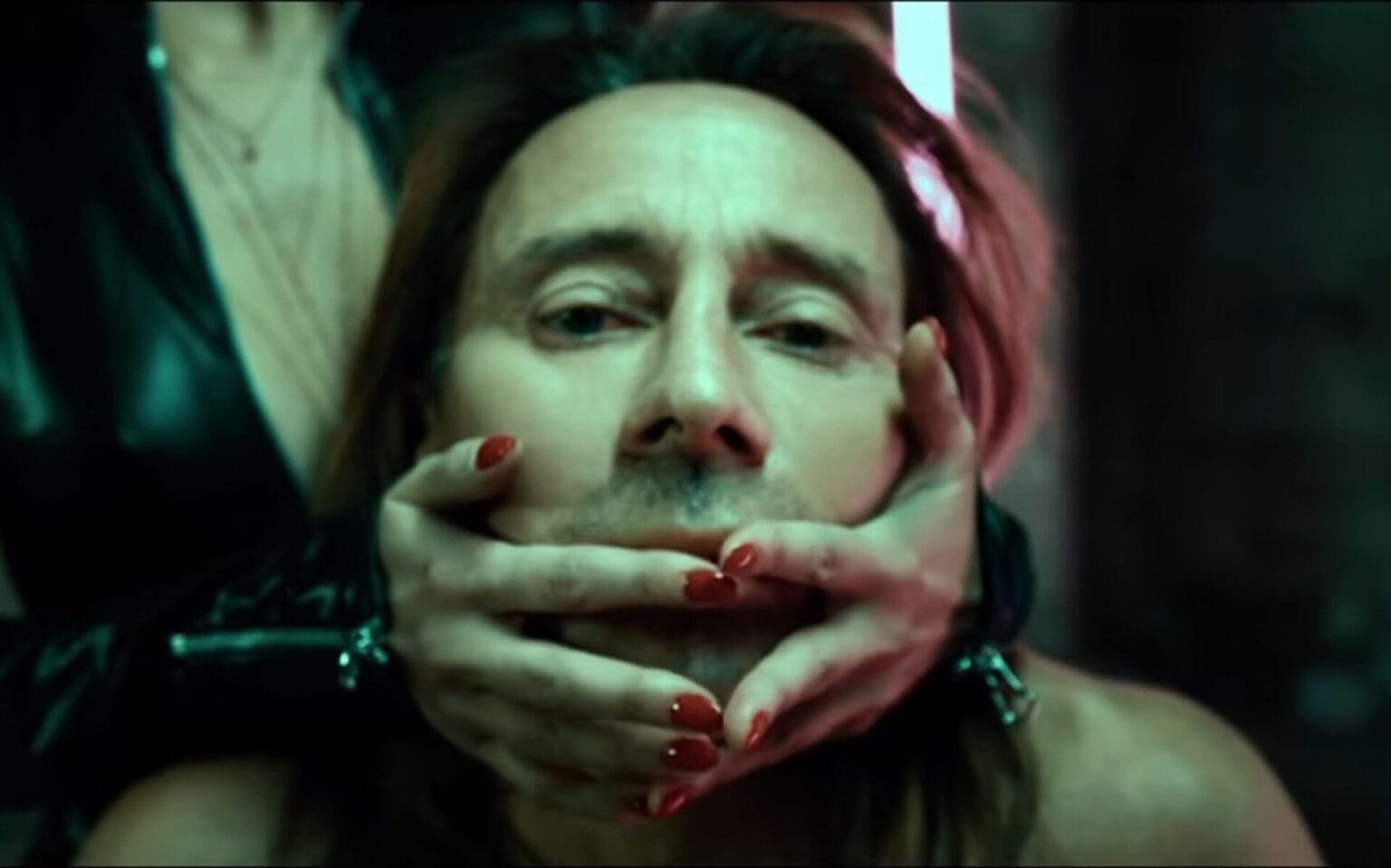 Bob Sinclar Take it easy on me visage chirurgie esthétique nouveau clip
