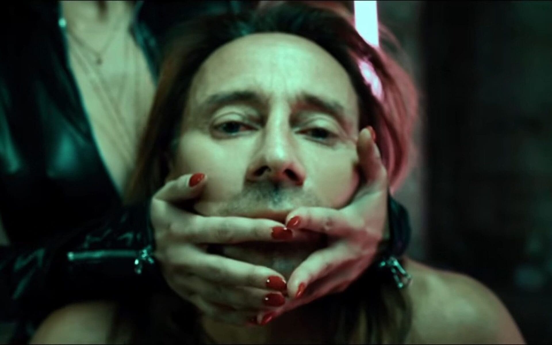 Bob Sinclar Take it easy on me visage chirurgie esthétique nouveau clip