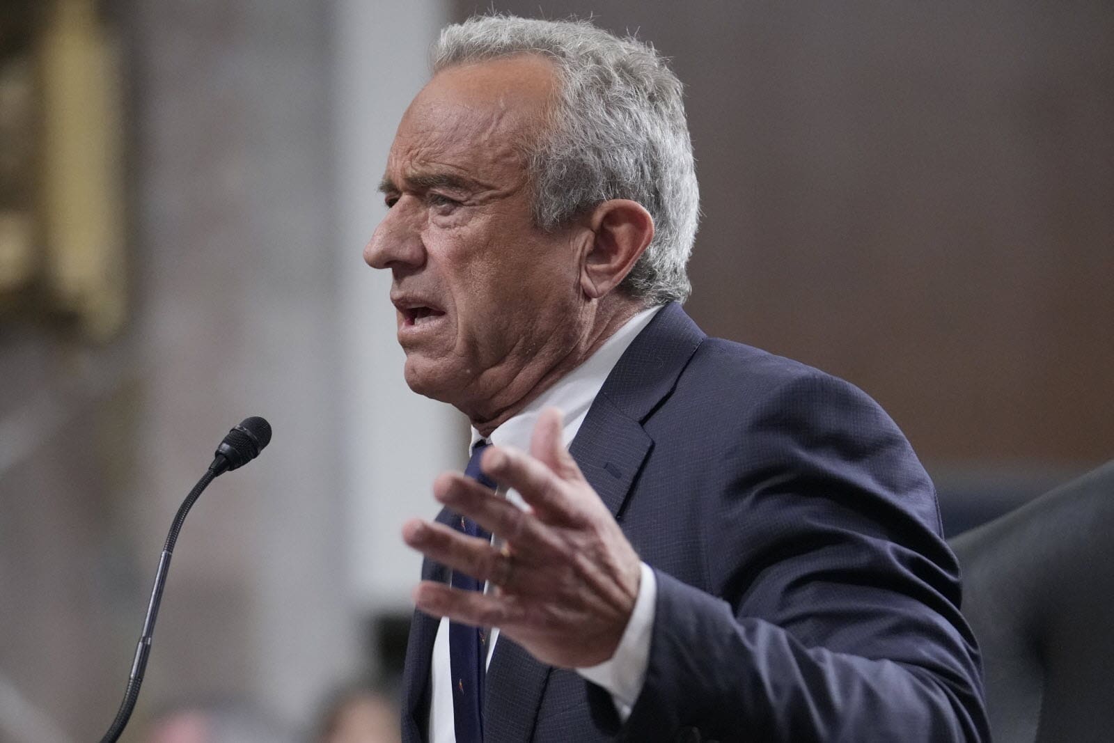 Robert F. Kennedy Jr. face au Sénat : des accusations de complotisme aux critiques sur l’avortement