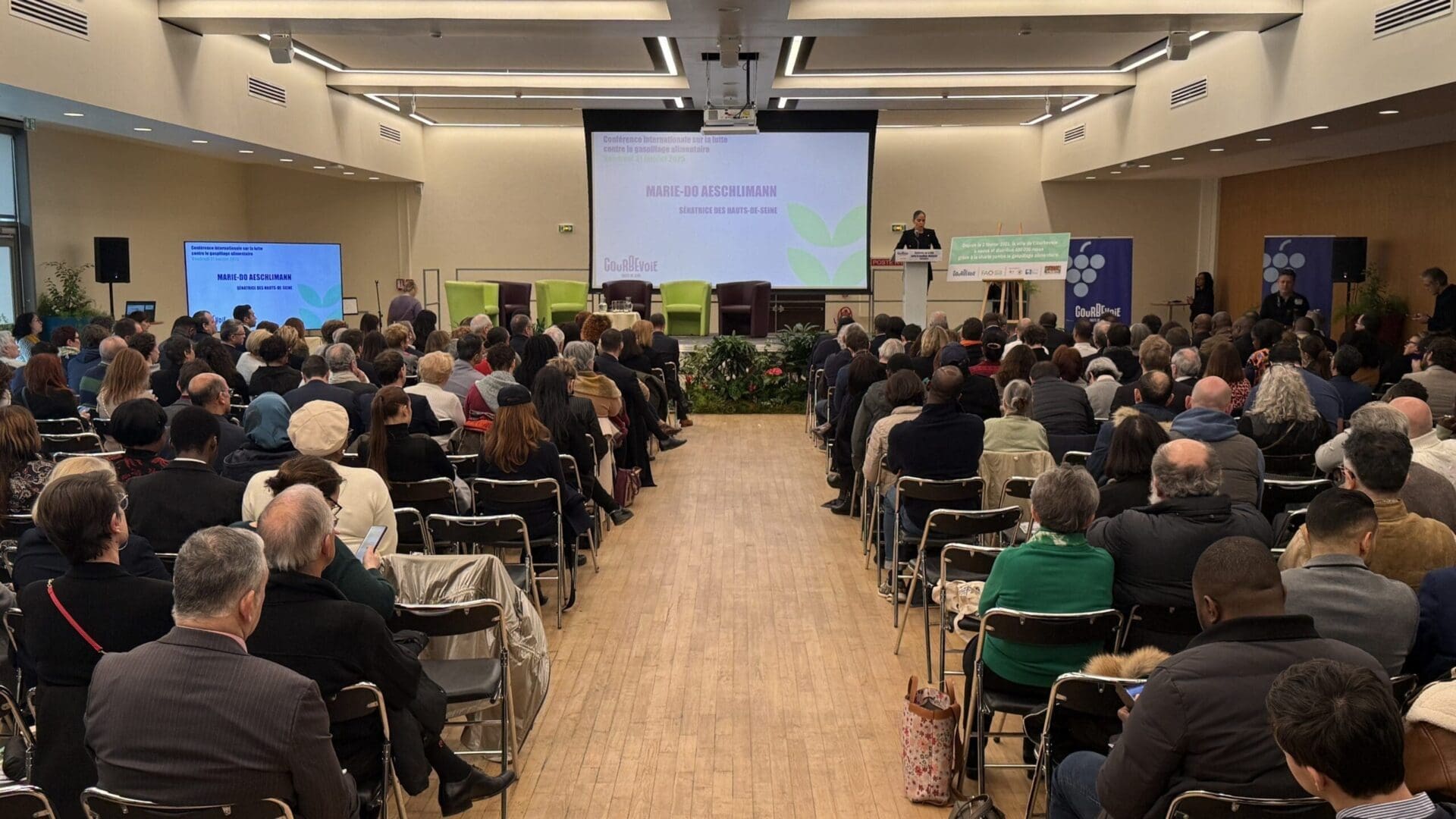 Courbevoie mène la révolution contre le gaspillage alimentaire et prône un "capitalisme humain"