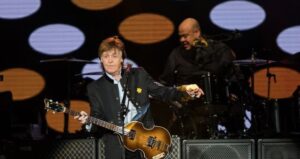 Après Elton John, Paul McCartney s’oppose lui aussi à une réforme du droit d’auteur liée à l’IA