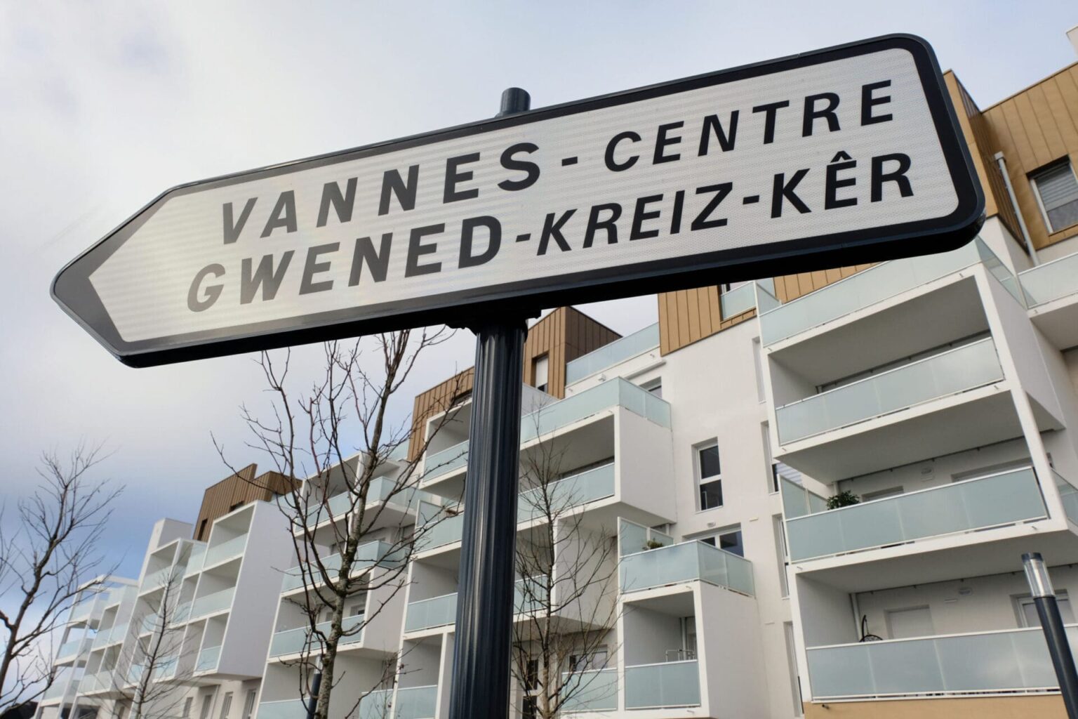 Bilingual sign | Panneau bilingue