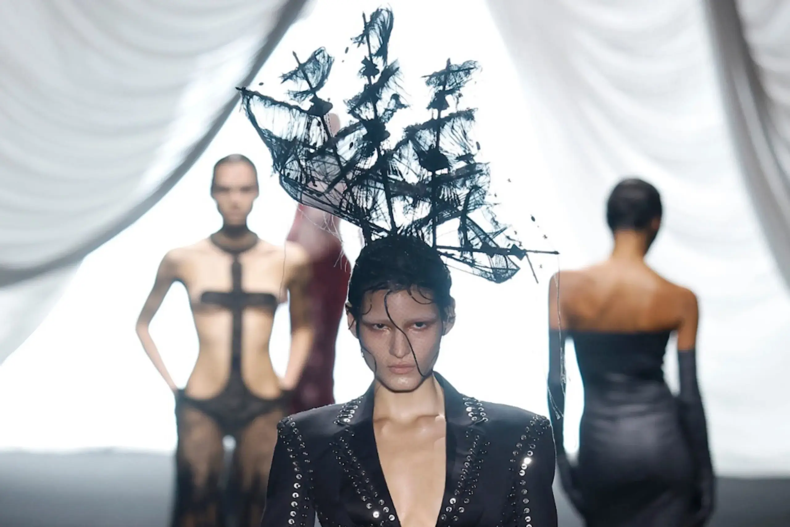 Ludovic de Saint Sernin revisite l’univers de Jean Paul Gaultier avec “Le Naufrage”