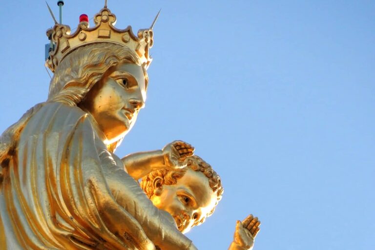 La statue de la “Bonne-Mère” de Notre-Dame de la Garde à Marseille va être redorée