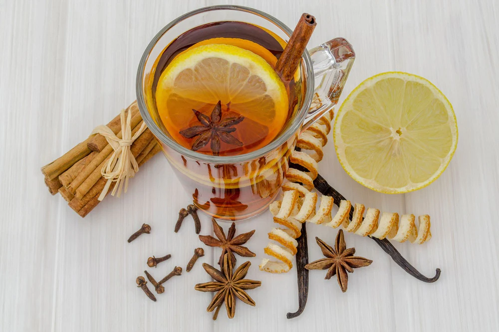 Le thé aux clous de girofle et au citron aide à perdre du poids