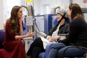 «Je suis en rémission!» Kate Middleton annonce aller mieux lors d’une visite à l’hôpital où elle a soigné son cancer