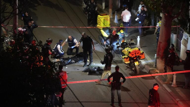 Attaque au couteau à Tel Aviv: 4 blessés, l’assaillant abattu. Le Hamas a salué "l'héroïque opération" du terroriste